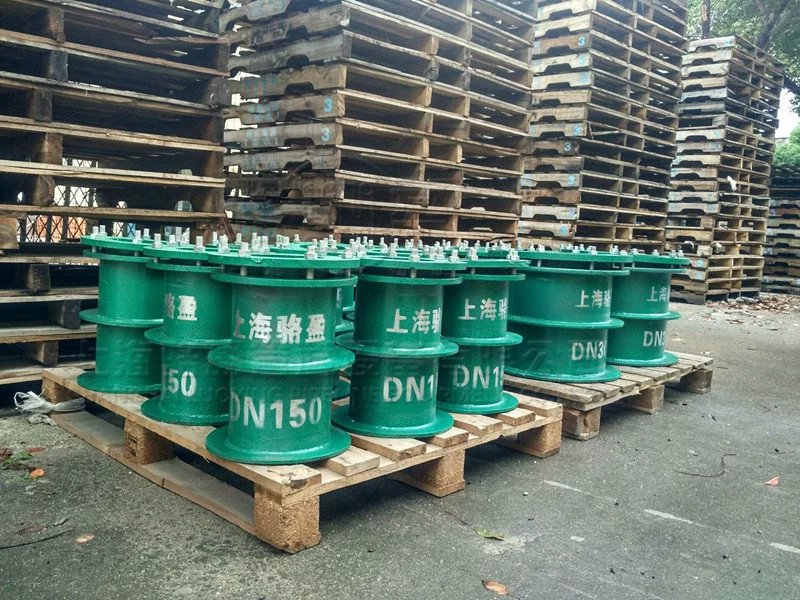 <a href=http://www.www.lqjinxiu.com target=_blank class=infotextkey>柔性防水套管</a>防水層被破壞的原因